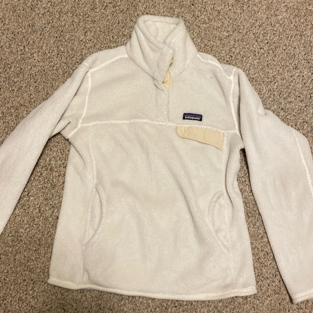 White Patagonia jacket. SIZE medium